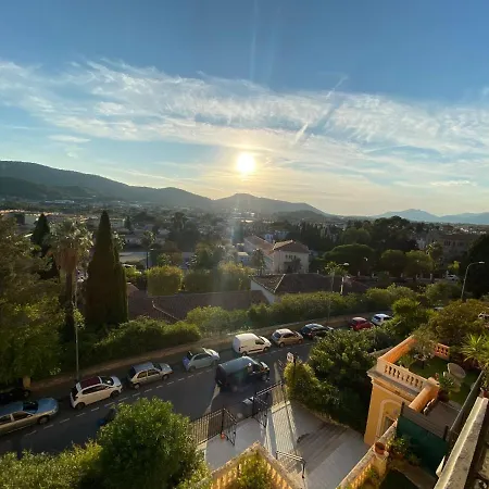 «  Le Cocon Des Iles D'or » Vue Et Clim Apartment